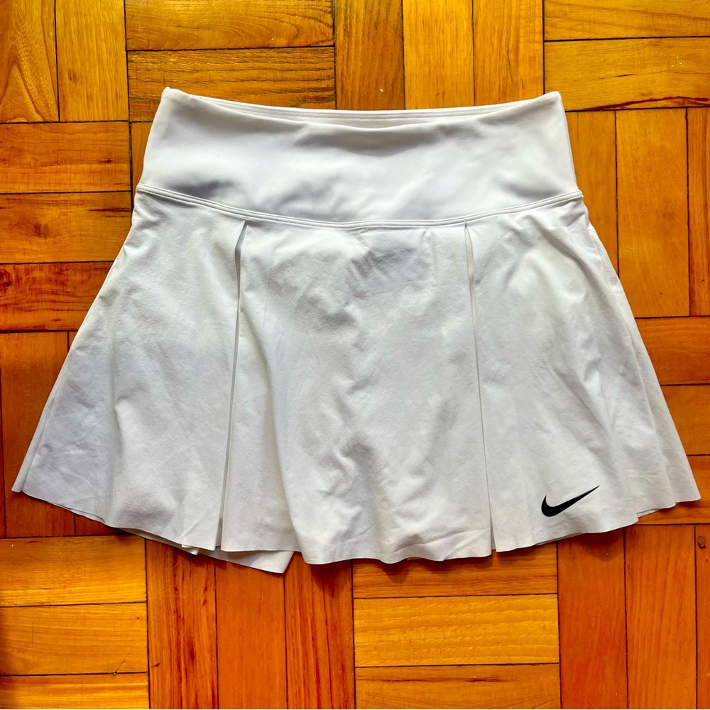 Nike Women's White pleated  Skort